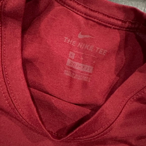 Men’s size medium maroon Nike tshirt - Picture 2 of 2